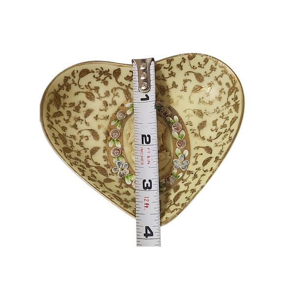 Heart-Shaped Porcelain Trinket Dish With Cameo & Floral Design 6632C - Picture 3 of 3